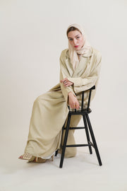Desert Glow Abaya – Pure Raffinesse in Soft Beige